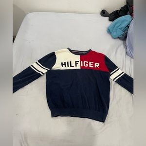 Very lightly worn Tommy Hilfiger pull over, very warm and Sylish